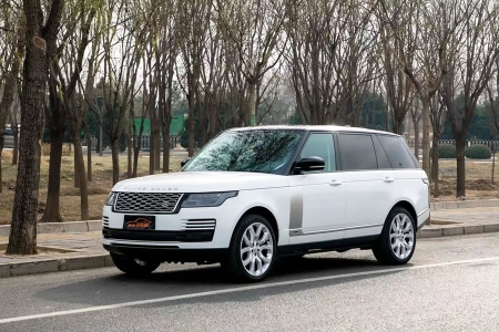 两代旗舰：2022款与2025款路虎揽胜行政加长版核心区别及租金差异